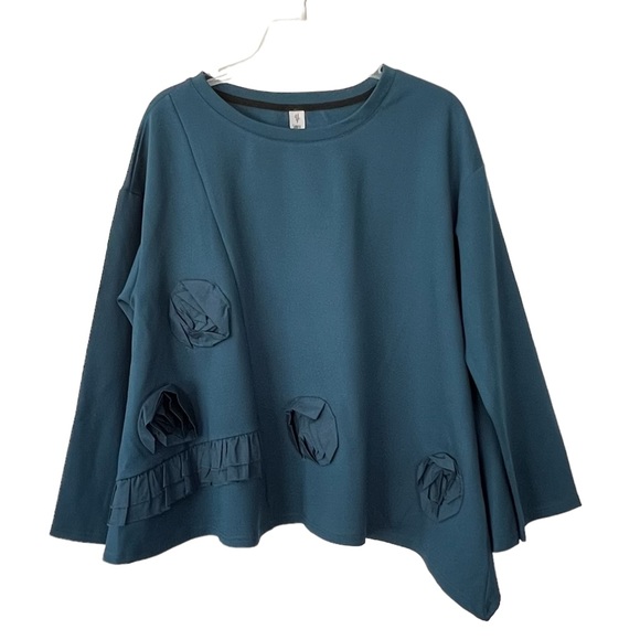 NWT Simply Vanité Vanite Couture Teal Blue Top, Flower Rosettes, OS - Picture 2 of 6